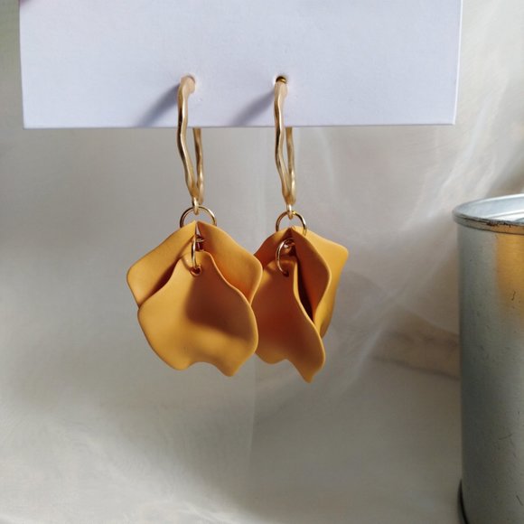 💙Flower Panel Dangled Mustard Yellow - Picture 5 of 8